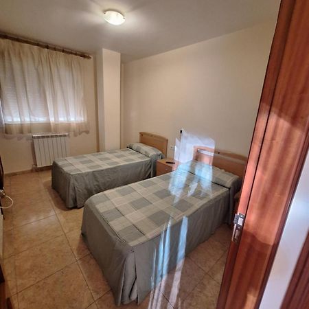 Hostal Pension - La Rotonda Hotel Tardienta Buitenkant foto