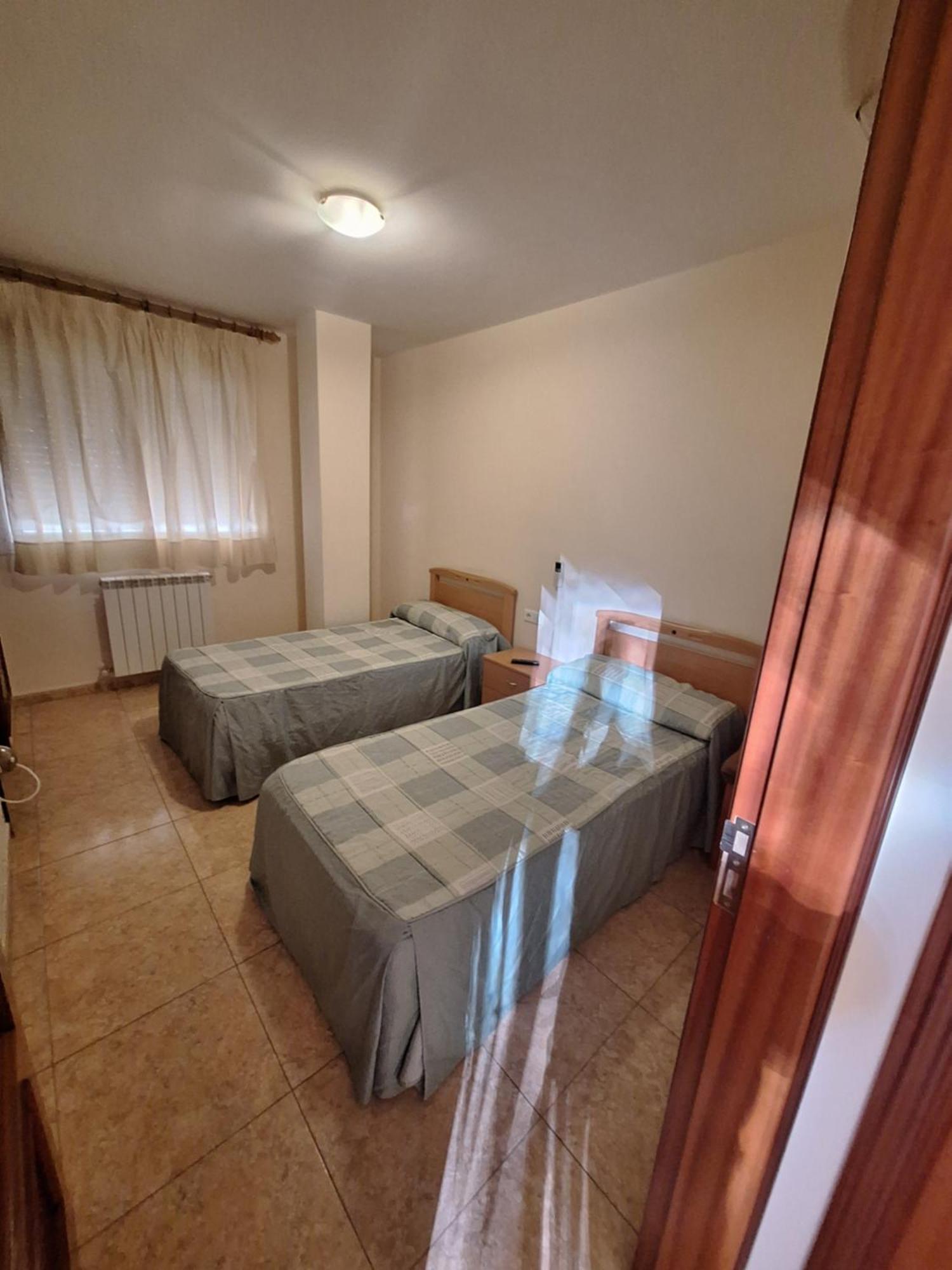 Hostal Pension - La Rotonda Hotel Tardienta Buitenkant foto