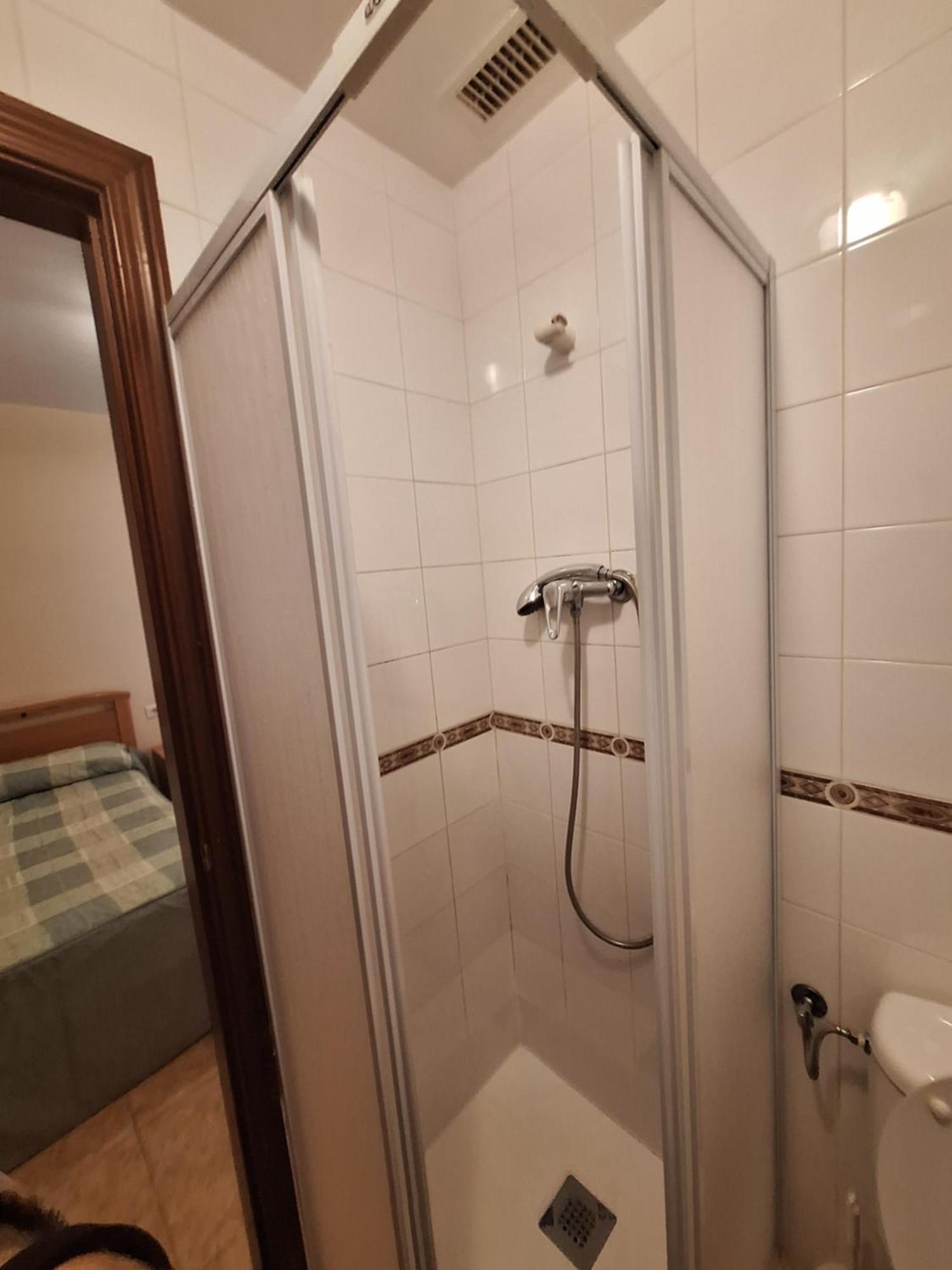 Hostal Pension - La Rotonda Hotel Tardienta Buitenkant foto